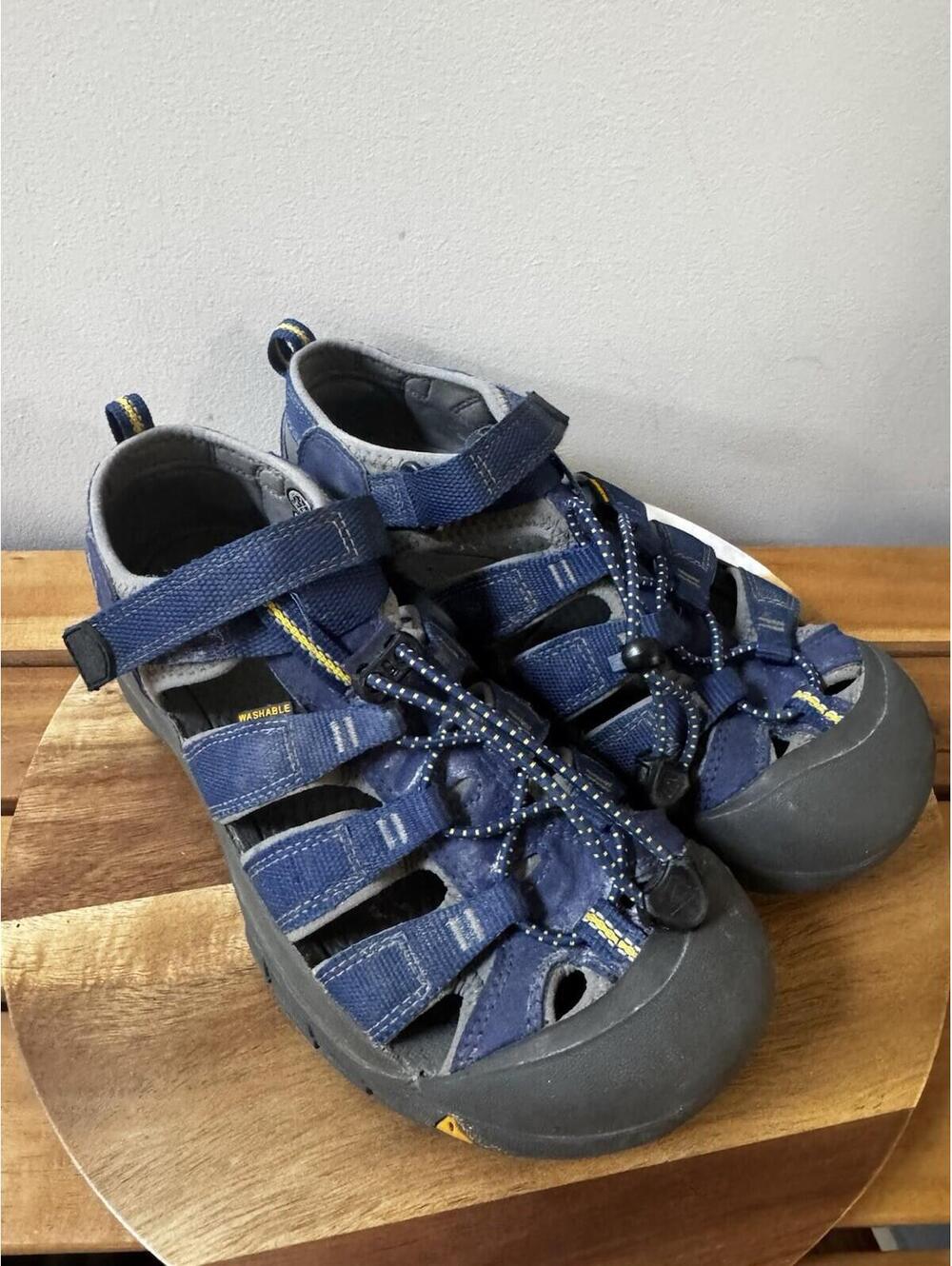 Keen Newport H2 Shoes Youth Kids Size 6 Blue Waterproof Sandals Outdoor Hiking